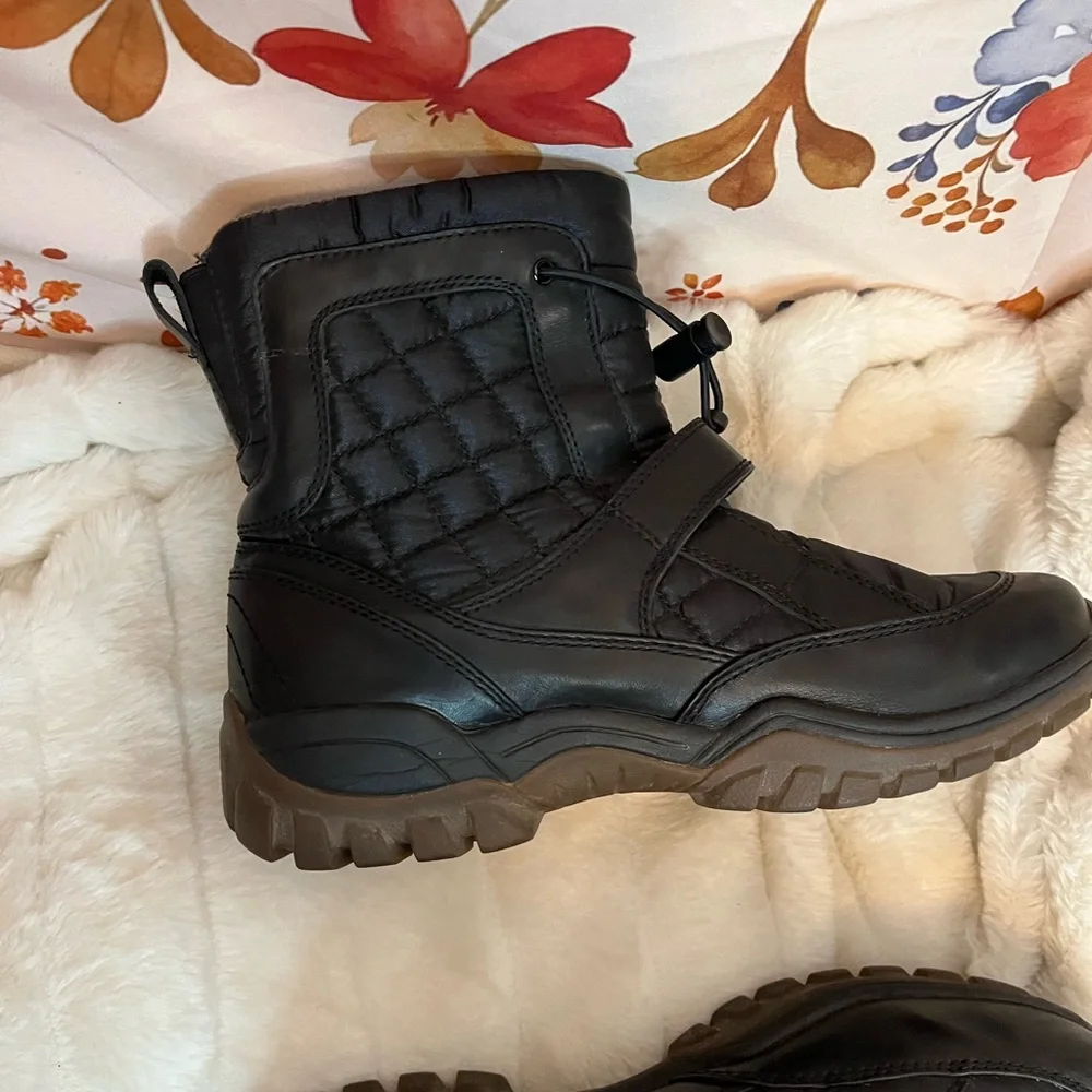 Rockport Women’s 9 Black Quilted Waterproof Fabric Winter Spring Snow Boots Fall